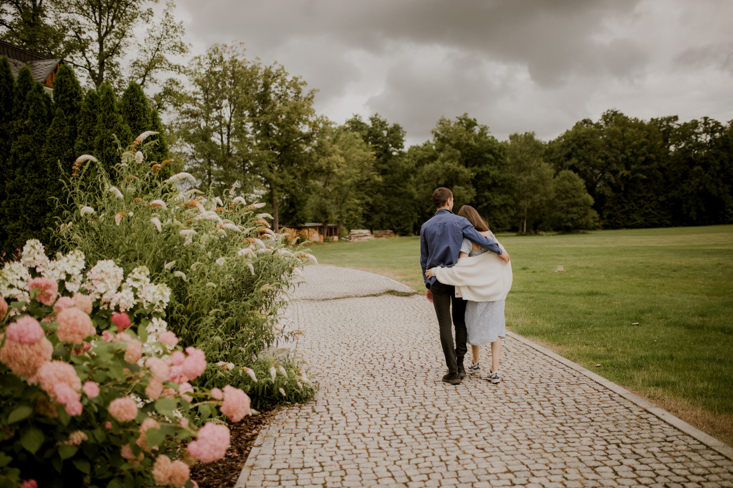 holel pałac romantyczny, romantycznie, para, hortensje